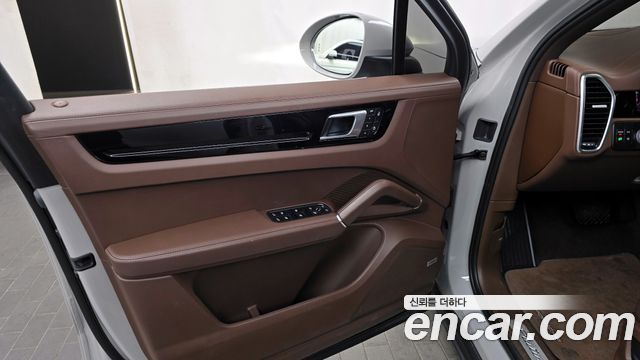 Porsche Cayenne 2022 — photo 14