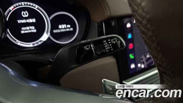 Porsche Cayenne 2022 — photo 28