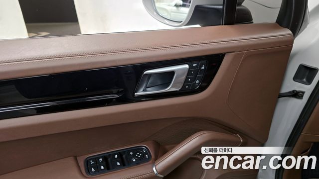 Porsche Cayenne 2022 — photo 29