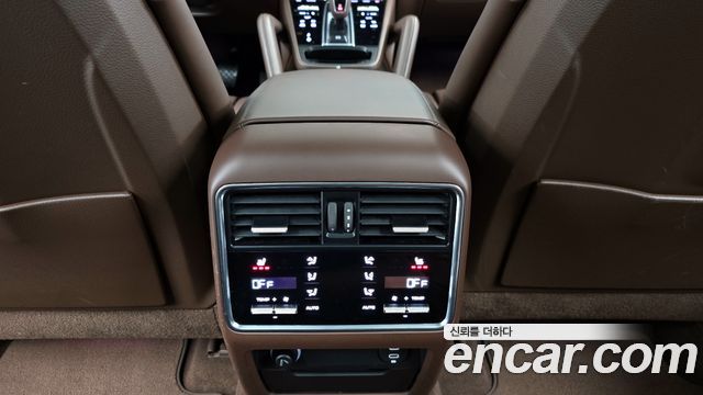 Porsche Cayenne 2022 — photo 31