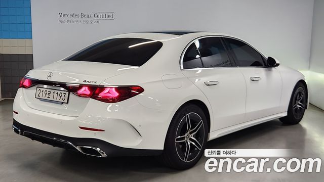 Mercedes-Benz E-Class 2025 — photo 2