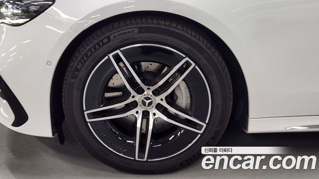 Mercedes-Benz E-Class 2025 — photo 5