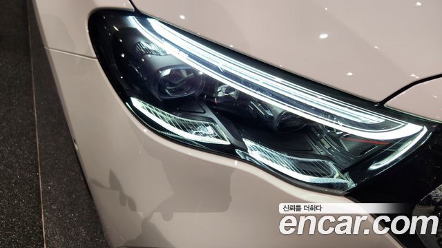 Mercedes-Benz E-Class 2025 — photo 10