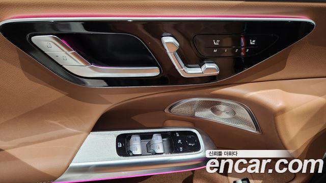 Mercedes-Benz E-Class 2025 — photo 13