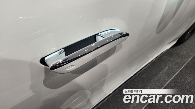 Mercedes-Benz E-Class 2025 — photo 16