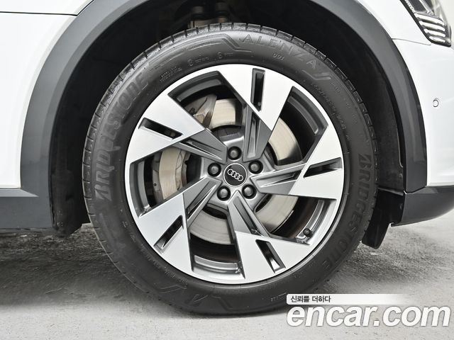 Audi Q8 e-tron 2024 — photo 5
