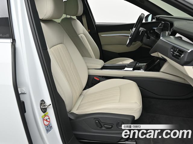 Audi Q8 e-tron 2024 — photo 10