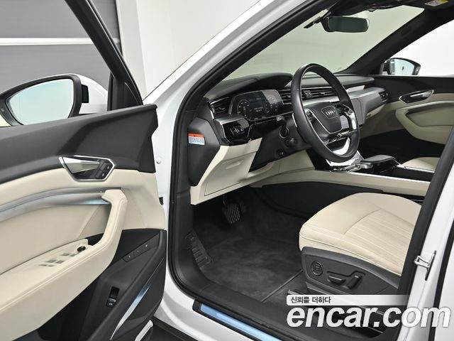 Audi Q8 e-tron 2024 — photo 11