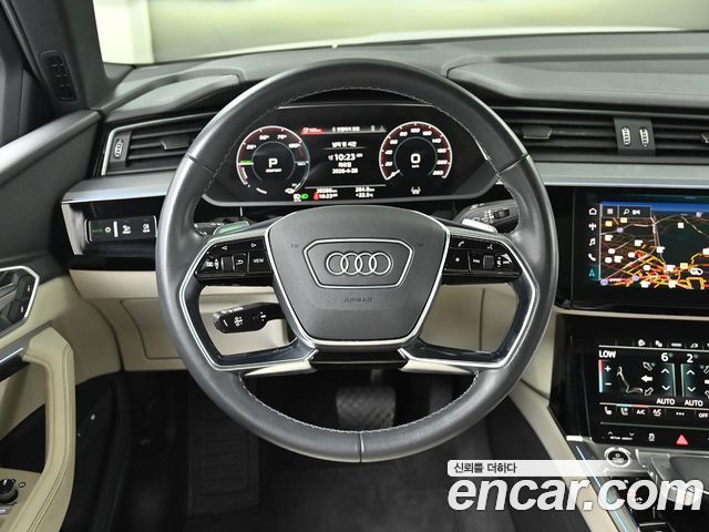 Audi Q8 e-tron 2024 — photo 13