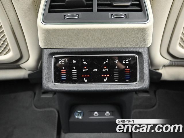 Audi Q8 e-tron 2024 — photo 16