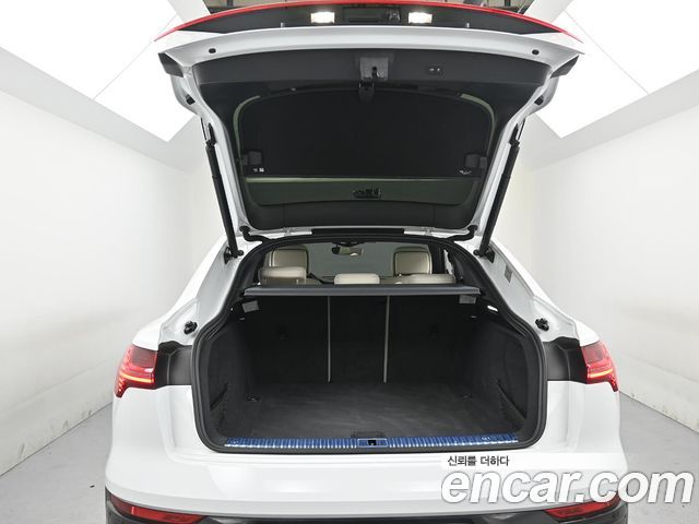 Audi Q8 e-tron 2024 — photo 20