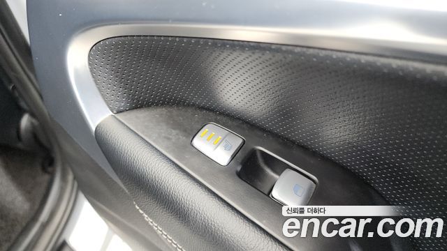 Genesis G70 2018 — photo 24