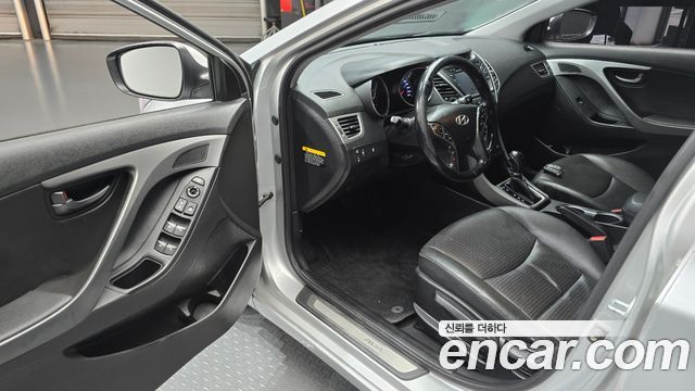 Hyundai AVANTE 2014 — photo 10