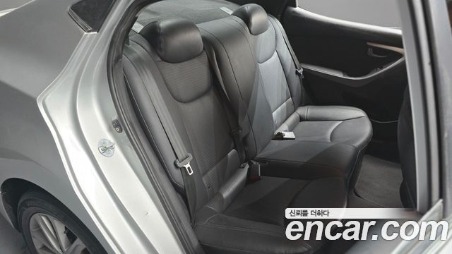 Hyundai AVANTE 2014 — photo 12