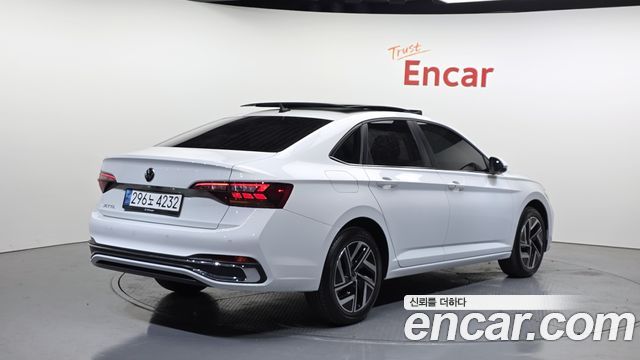 Volkswagen Jetta 2023 — photo 2