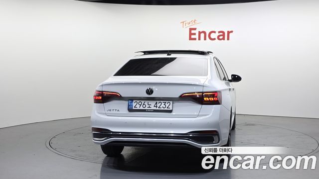 Volkswagen Jetta 2023 — photo 4