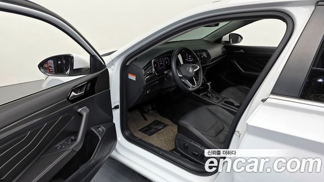 Volkswagen Jetta 2023 — photo 10