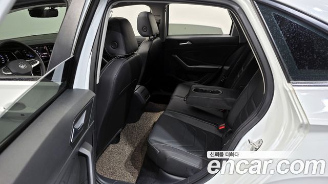 Volkswagen Jetta 2023 — photo 12