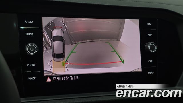 Volkswagen Jetta 2023 — photo 16
