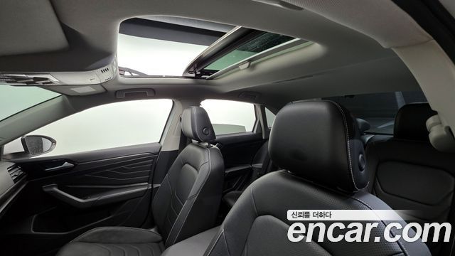 Volkswagen Jetta 2023 — photo 17