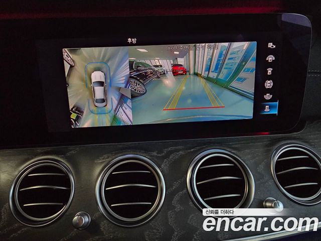 Mercedes-Benz E-Class 2021 — photo 16