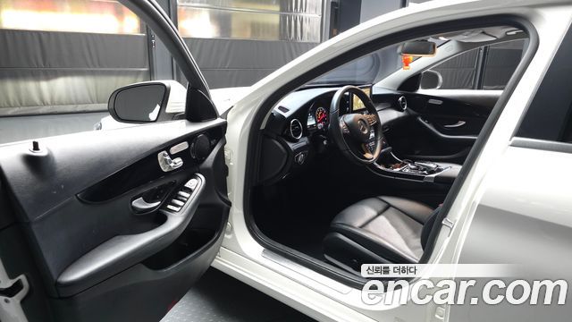 Mercedes-Benz C-Class 2017 — photo 13