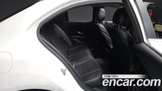 Mercedes-Benz C-Class 2017 — photo 18