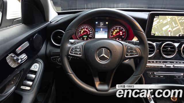 Mercedes-Benz C-Class 2017 — photo 19