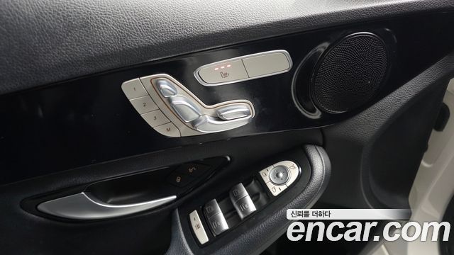 Mercedes-Benz C-Class 2017 — photo 24