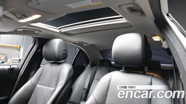 Mercedes-Benz C-Class 2017 — photo 25