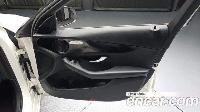 Mercedes-Benz C-Class 2017 — photo 14