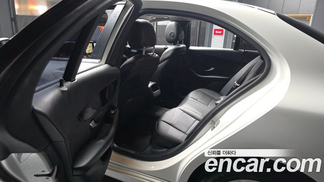 Mercedes-Benz C-Class 2017 — photo 16