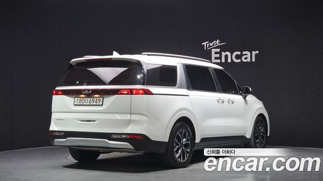 Kia Canival 2023 — photo 2