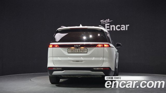 Kia Canival 2023 — photo 4