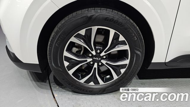 Kia Canival 2023 — photo 5
