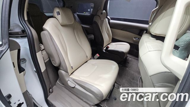 Kia Canival 2023 — photo 11