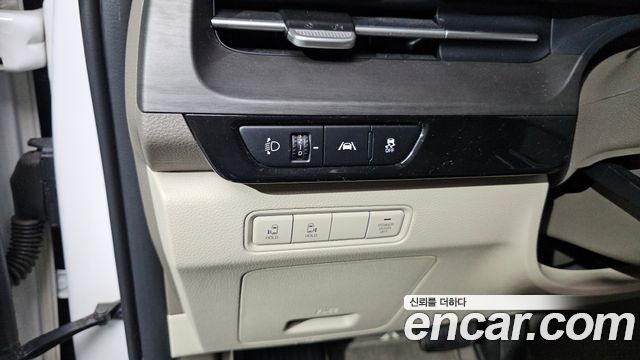 Kia Canival 2023 — photo 17