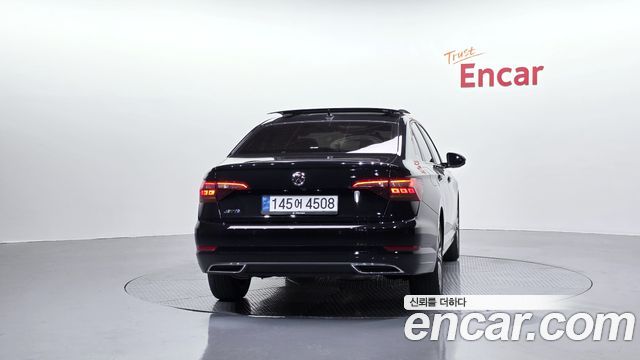 Volkswagen Jetta 2021 — photo 4