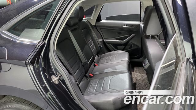 Volkswagen Jetta 2021 — photo 17