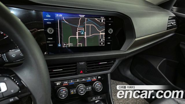 Volkswagen Jetta 2021 — photo 20