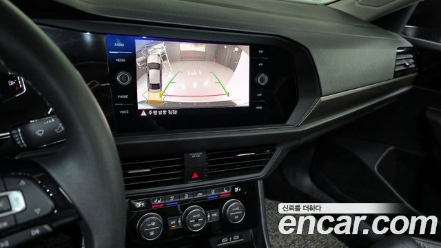 Volkswagen Jetta 2021 — photo 24