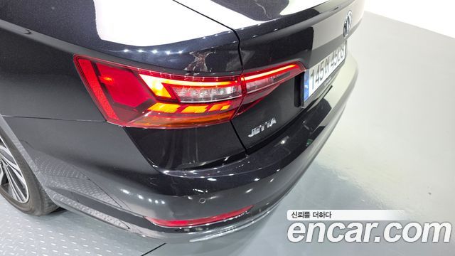 Volkswagen Jetta 2021 — photo 9
