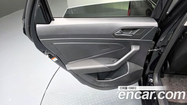 Volkswagen Jetta 2021 — photo 15