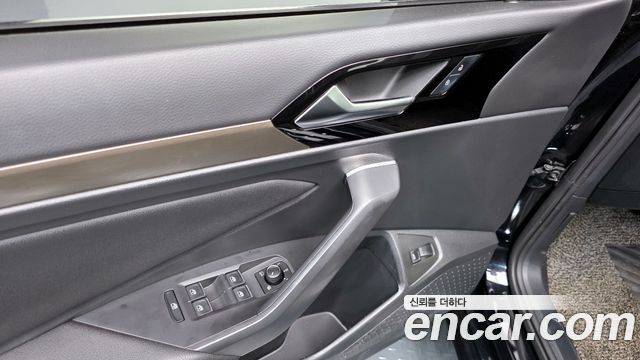 Volkswagen Jetta 2021 — photo 28