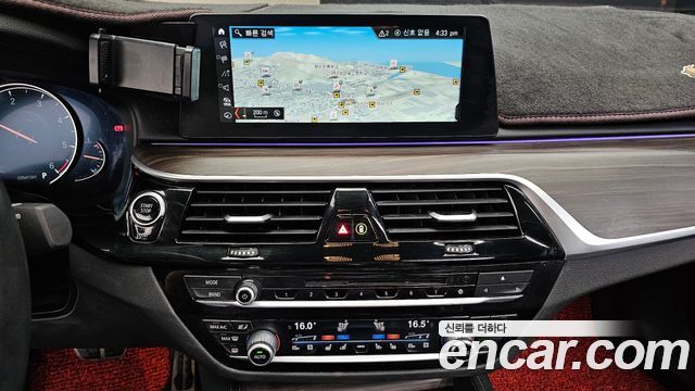BMW 5-Series 2017 — photo 14