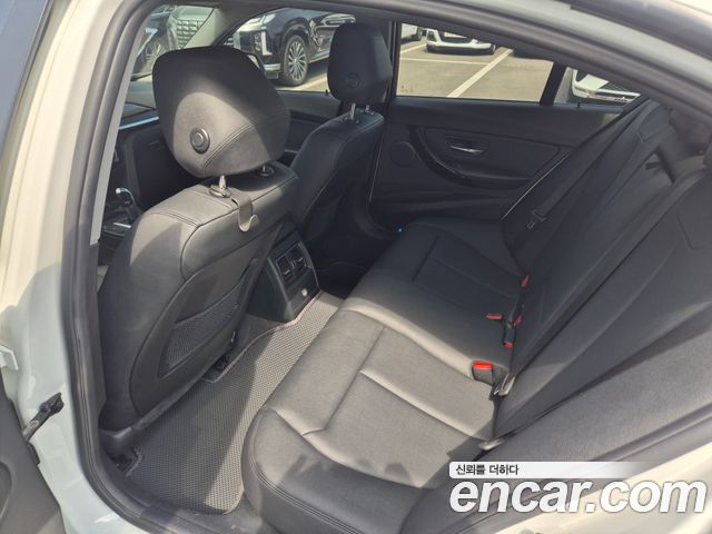 BMW 3-Series 2017 — photo 10