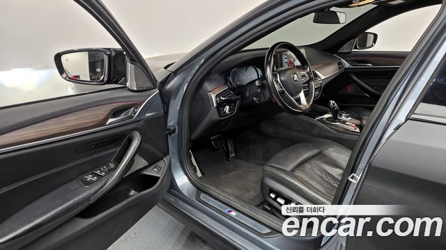 BMW 5-Series 2017 — photo 10