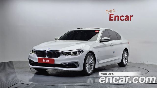 BMW 5-Series 2018 — photo 1