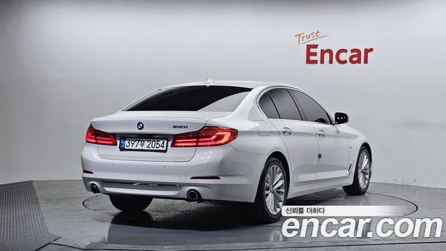 BMW 5-Series 2018 — photo 2