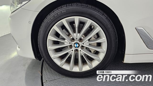 BMW 5-Series 2018 — photo 5